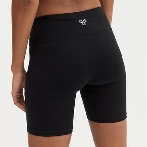 Aritzia Tna Equator Shorts 7"